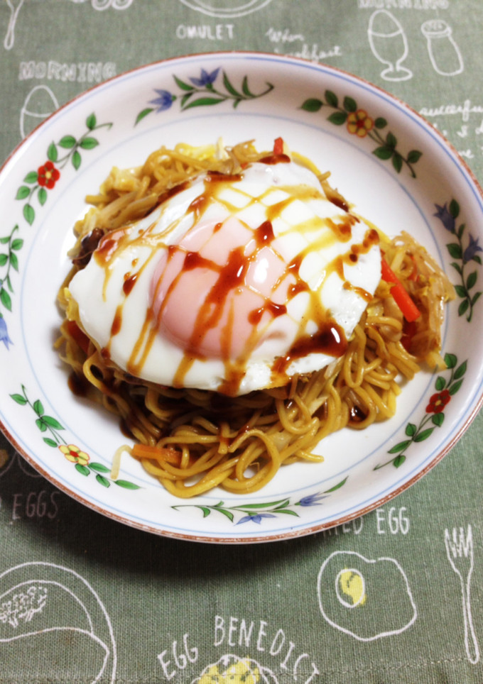 休日のお昼に☆目玉焼きのっけ焼きそば☆-レシピのメイン写真
