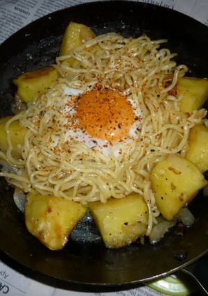 鉄パンでポテト塩焼きそば＋卵載せ-レシピのメイン写真