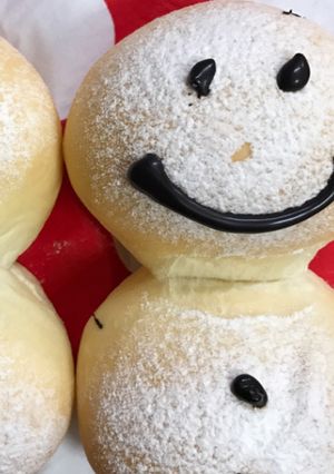 手ごねで 雪だるまパン-レシピのメイン写真