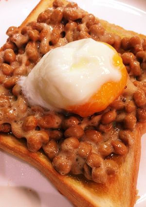 納豆トースト*レンジでとろとろ卵のせ-レシピのメイン写真