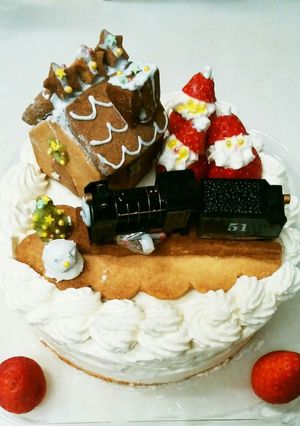 市販のスポンジで子供喜ぶクリスマスケーキ-レシピのメイン写真