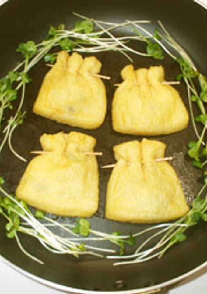 信田巻き♪油揚げを巾着にして焼きました-レシピのメイン写真