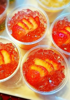 優しい味と色のイチゴのゼリー♥-レシピのメイン写真