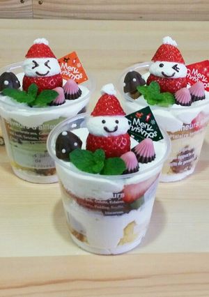 いちごサンタのトライフル-レシピのメイン写真