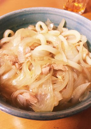フライパンで！ツナと玉ねぎのおうどん-レシピのメイン写真