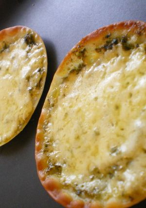 ジェノベーゼペストでおつまみ✿餃子ピザ！-レシピのメイン写真