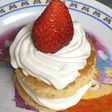小さな子供と一緒にプチケーキ