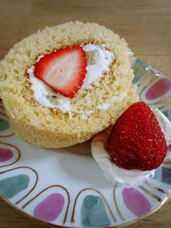 ふわふわフルーツロールケーキ-レシピのメイン写真