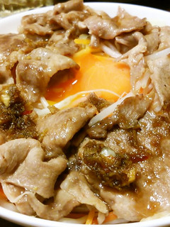イベリコ豚甘辛にんにくソースがけ丼。-レシピのメイン写真