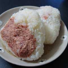 รูปของ うちのおにぎり～マヨペッパーコンビーフ～