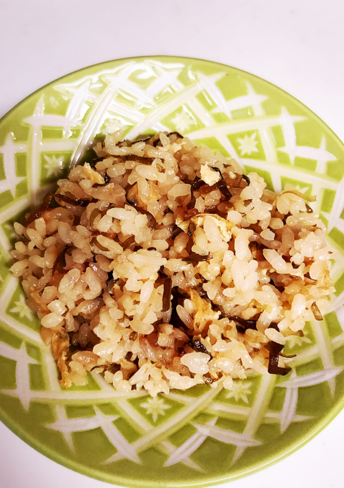 簡単！塩こんぶと油揚げの炊き込みご飯-レシピのメイン写真