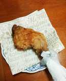 ふっくらジューシー骨付き鳥モモ揚げ