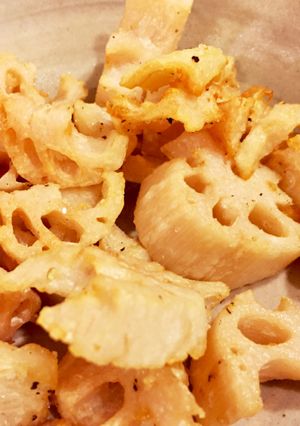 シンプルに塩コショウで♪素揚げれんこん-レシピのメイン写真