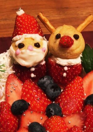 クリスマス☆イチゴサンタをプチシューで☆-レシピのメイン写真