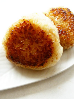 甘じょっぱくて香ばしい 焼きおにぎり-レシピのメイン写真