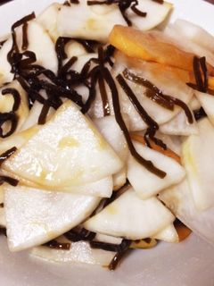 簡単*塩昆布でかぶと柿の浅漬け-レシピのメイン写真