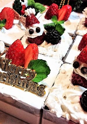 クリスマス★イチゴサンタ【チョコケーキ】-レシピのメイン写真