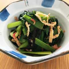 รูปของ 小松菜と桜エビの塩昆布炒め