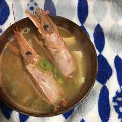 รูปของ 簡単★海老の頭の味噌汁(エビ汁)