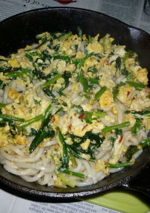 イシスキで炒り卵のポパイ焼きうどん-レシピのメイン写真