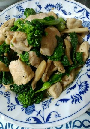 簡単♡菜花と鶏肉のガリバタ醤油炒め-レシピのメイン写真