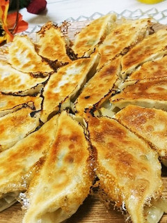 野菜の旨味たっぷり♪ジューシーな焼き餃子-レシピのメイン写真
