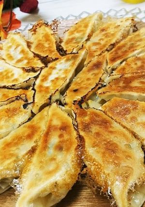 野菜の旨味たっぷり♪ジューシーな焼き餃子-レシピのメイン写真