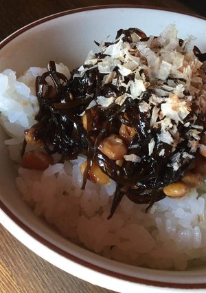 納豆と山万金木水産のはとう昆布のご飯-レシピのメイン写真