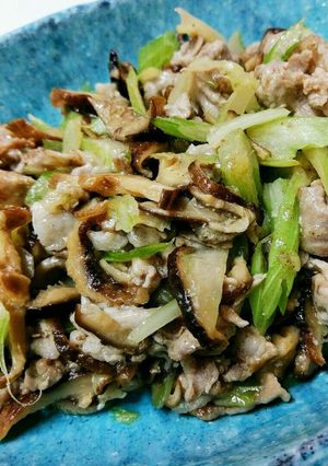 香味野菜好きな方に❤豚肉とセロリの炒め物-レシピのメイン写真