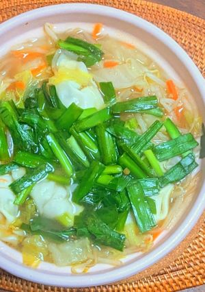 水餃子と春雨の野菜スープ鍋-レシピのメイン写真