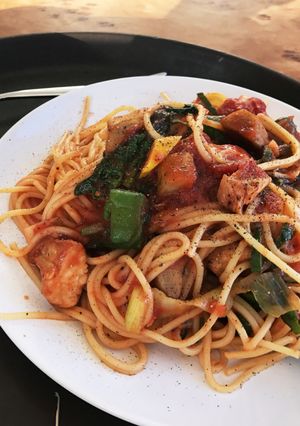 鶏むね肉と有るもの野菜のトマトパスタ-レシピのメイン写真