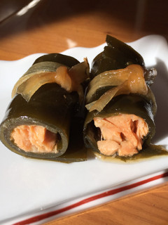 お正月だけじゃ勿体無い!鮭の昆布巻き-レシピのメイン写真