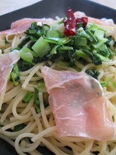 生ハムと小松菜のペペロンチーノ-レシピのメイン写真