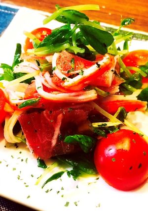 生ハムと豆苗のオリーブdeあっさりサラダ-レシピのメイン写真