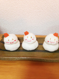 黒豆で雪だるま薯蕷饅頭-レシピのメイン写真
