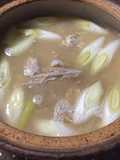 簡単なべ☆鮭缶とネギの納豆味噌鍋