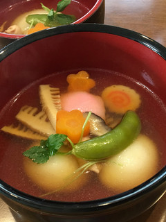 我が家のお雑煮(鶏ガラだし、丸餅)-レシピのメイン写真