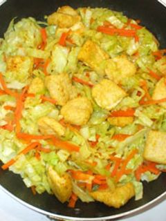 野菜炒めカレー味♪簡単キャベツと油揚げ-レシピのメイン写真