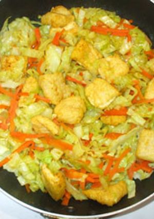 野菜炒めカレー味♪簡単キャベツと油揚げ-レシピのメイン写真