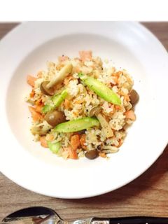 鮭とアスパラとしめじのバター醤油炒飯♡-レシピのメイン写真