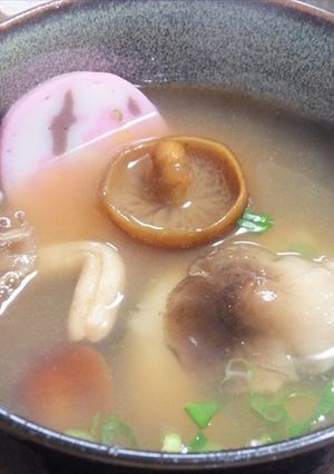 開きナメコと霜降りシメジのお雑煮-レシピのメイン写真
