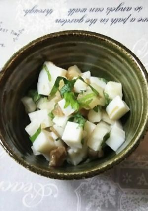 簡単あと一品に♪余った沢庵と蒲鉾の梅和え-レシピのメイン写真