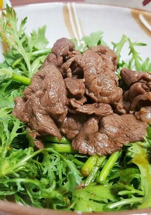 牛肉の春菊のせ　梅干し添え-レシピのメイン写真