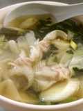 木耳とほうれん草の充実ネギワンタンスープ