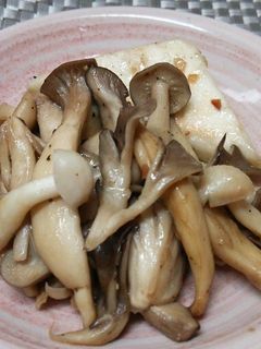 キノコたっぷり☆ハンペンとキノコのソテー-レシピのメイン写真