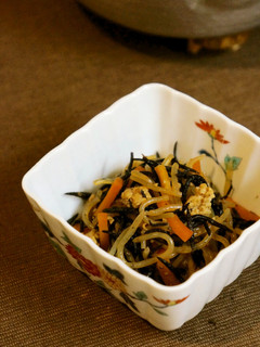 鶏そぼろで♪ひじきと糸こんにゃくの煮物-レシピのメイン写真
