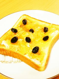 ☺栗きんとんと黒豆の簡単バタートースト☺-レシピのメイン写真
