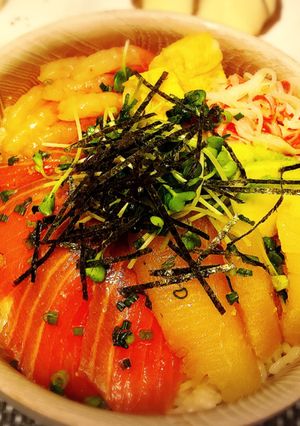 タレが美味しい♡漬けサーモンの彩り海鮮丼-レシピのメイン写真