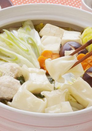 溶けずにもっちり♪お餅を包んだ餃子鍋-レシピのメイン写真