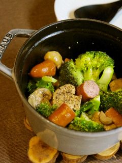 STAUBで油少!ブロッコリーアヒージョ-レシピのメイン写真
